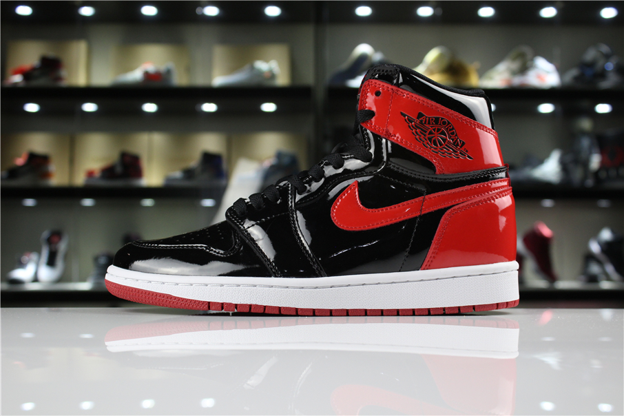 Джорданы 1 черные. Nike Air Jordan 1 High Red blackm. Air Jordan 1 High og "Patent Leather" золотые. Air Jordan 1 High og. Nike Jordan 1 лакированные.